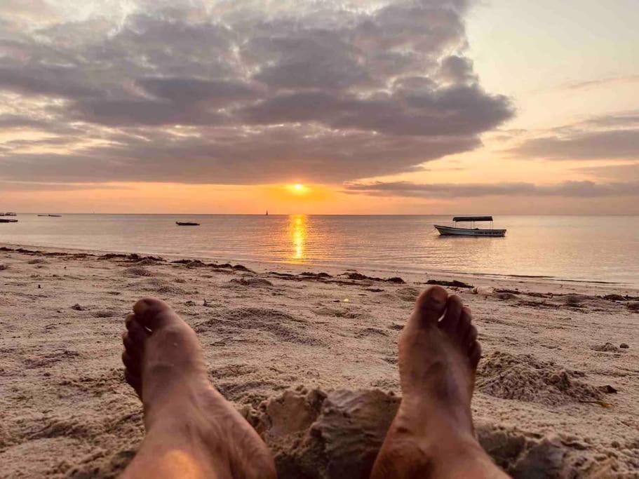 Lui Ushongo Beach House Pangani Exteriör bild
