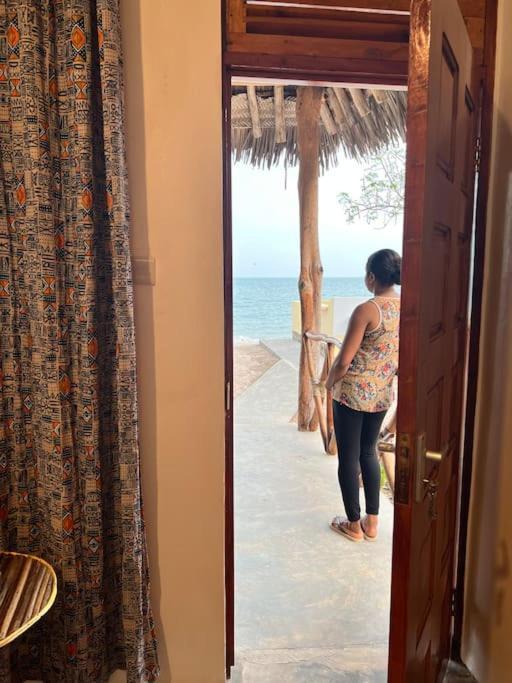 Lui Ushongo Beach House Pangani Exteriör bild