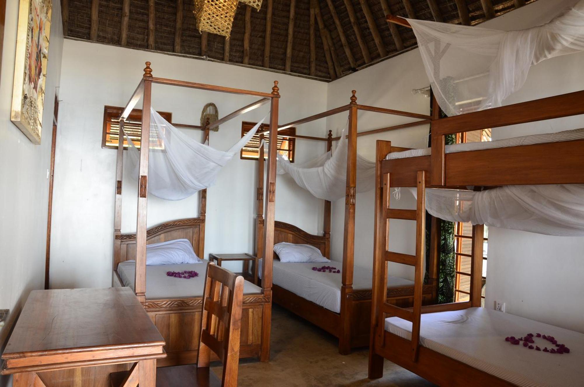 Lui Ushongo Beach House Pangani Exteriör bild